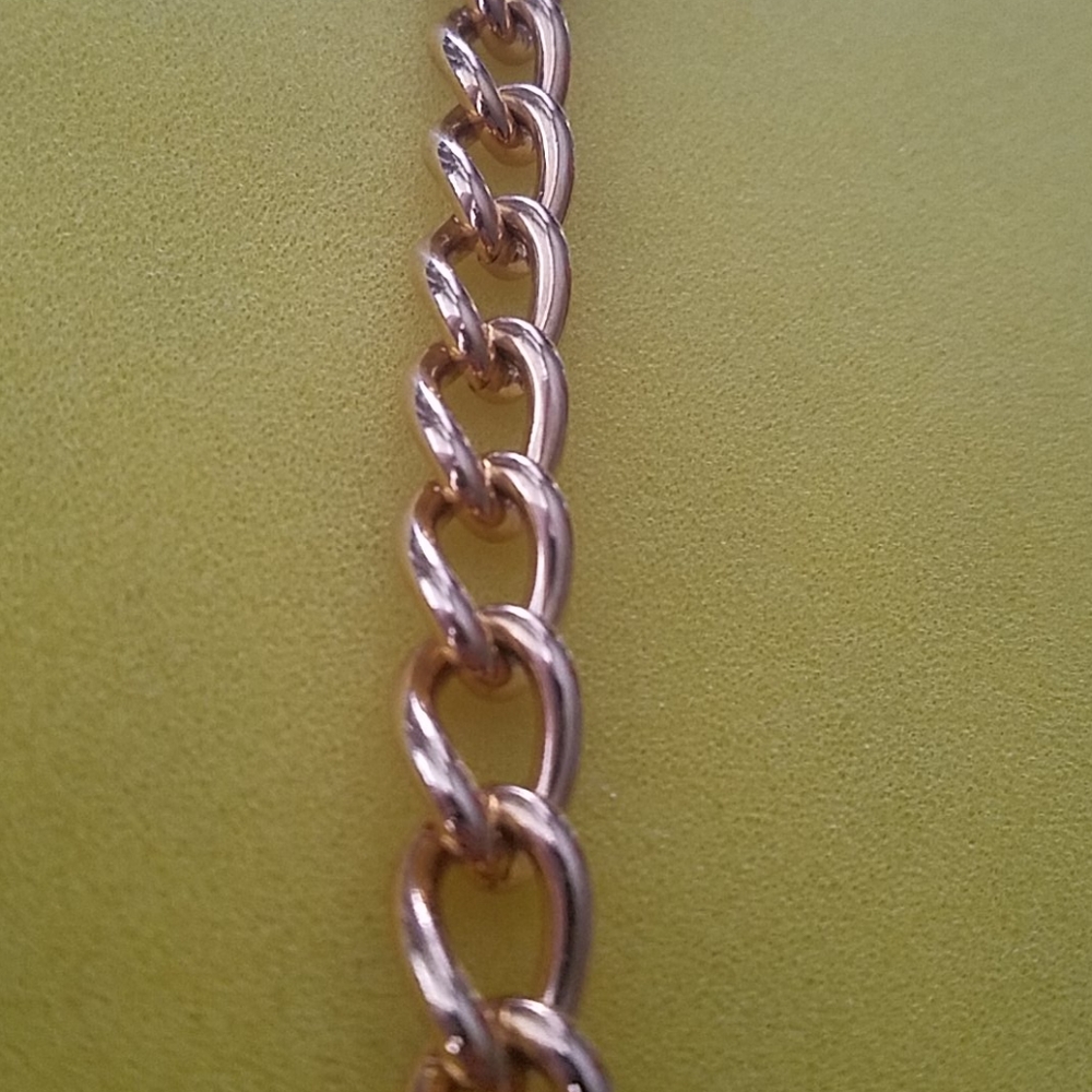 Large gold link chain necklace - Picture 4 of 5